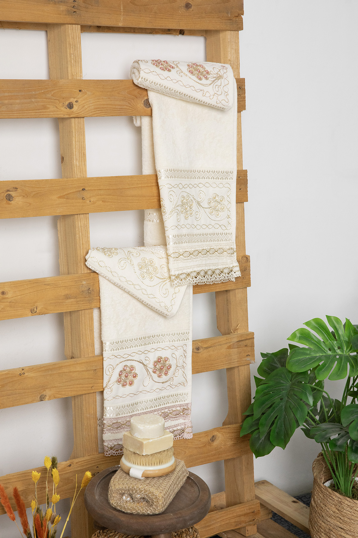 %100 Pamuk Güpürlü Çeyizlik 4lü Havlu 50x90 - Krem - Pudra %100 Pamuk Güpürlü Çeyizlik 4lü Havlu 50x90 - Krem - Pudra