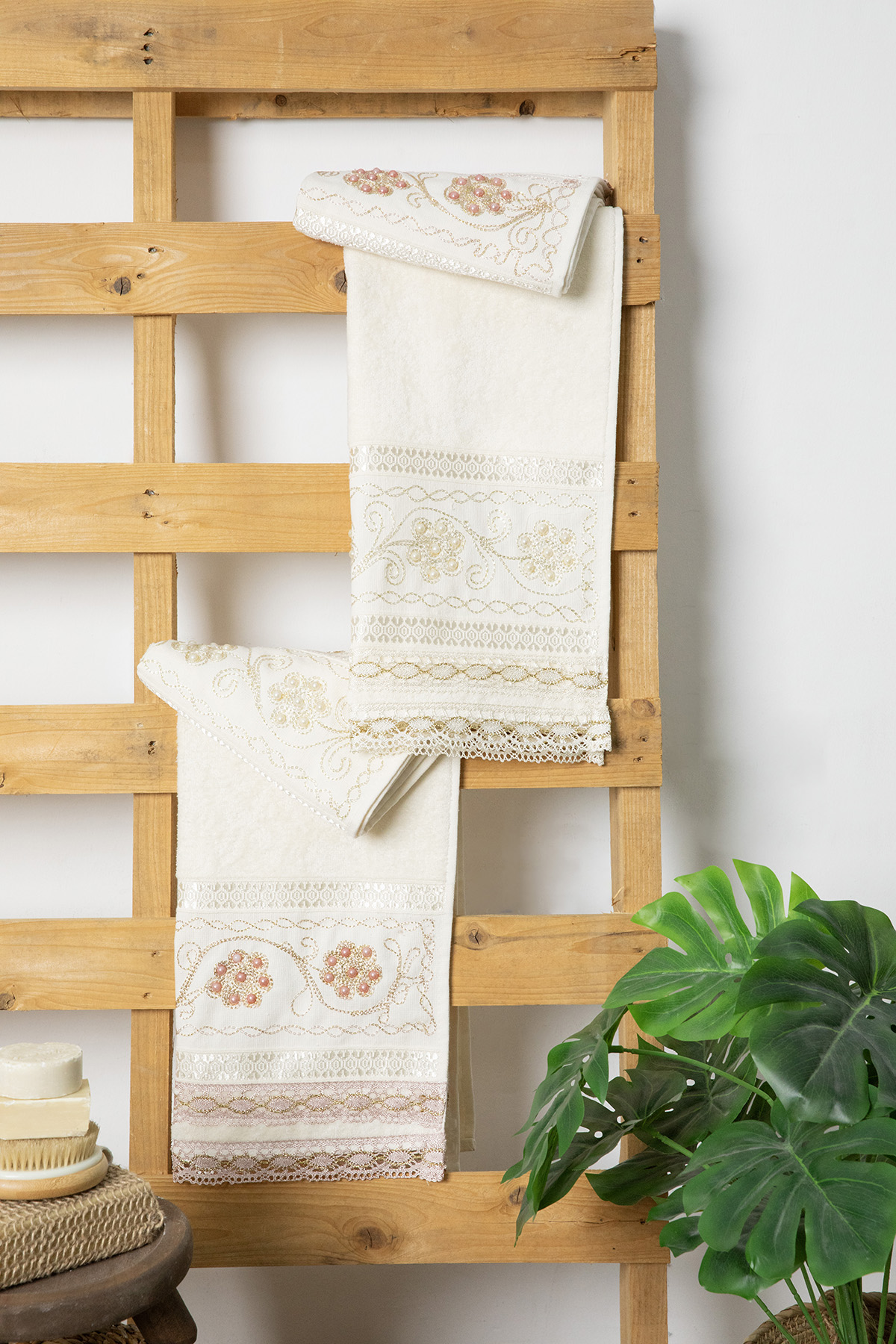 %100 Pamuk Güpürlü Çeyizlik 4lü Havlu 50x90 - Krem - Pudra %100 Pamuk Güpürlü Çeyizlik 4lü Havlu 50x90 - Krem - Pudra