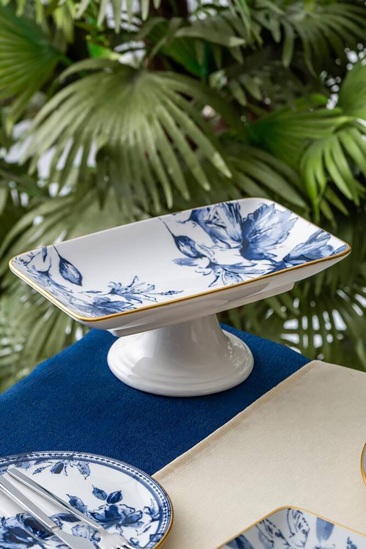 Acar Freesia Ayaklı Sunum Tabağı - 28 cm HCA-06716 Acar Freesia Ayaklı Sunum Tabağı - 28 cm HCA-06716