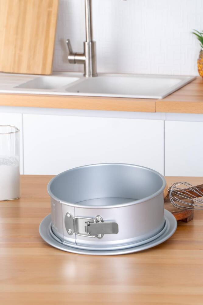 Acar Mate Yuvarlak Kelepçeli Kek Kalıbı - 31 cm MOON-05779 Acar Mate Yuvarlak Kelepçeli Kek Kalıbı - 31 cm MOON-05779