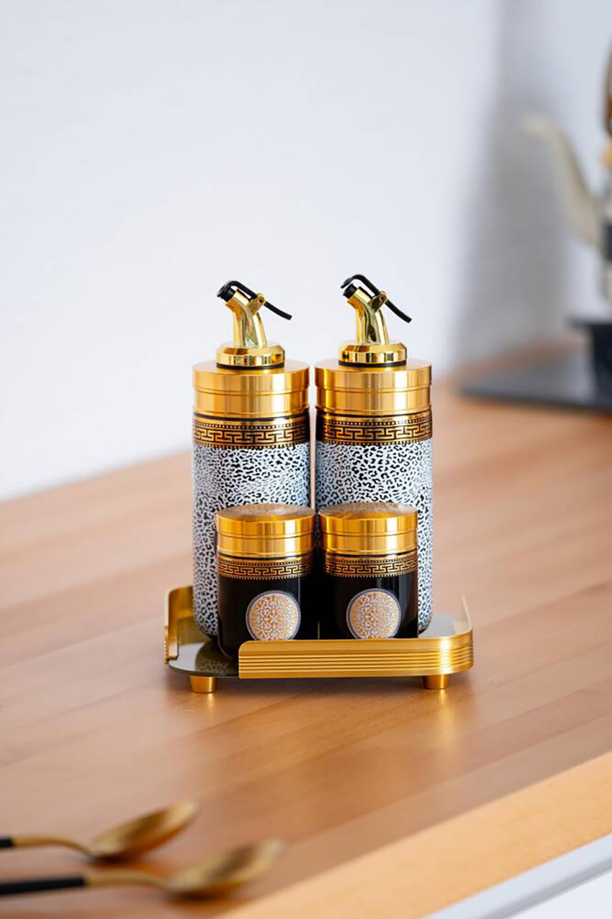 Acar Sonia Suri Leopar Detaylı 5 Parça Cam Tepsili Yağlık / Sirkelik Seti KOH-05020 Acar Sonia Suri Leopar Detaylı 5 Parça Cam Tepsili Yağlık / Sirkelik Seti KOH-05020