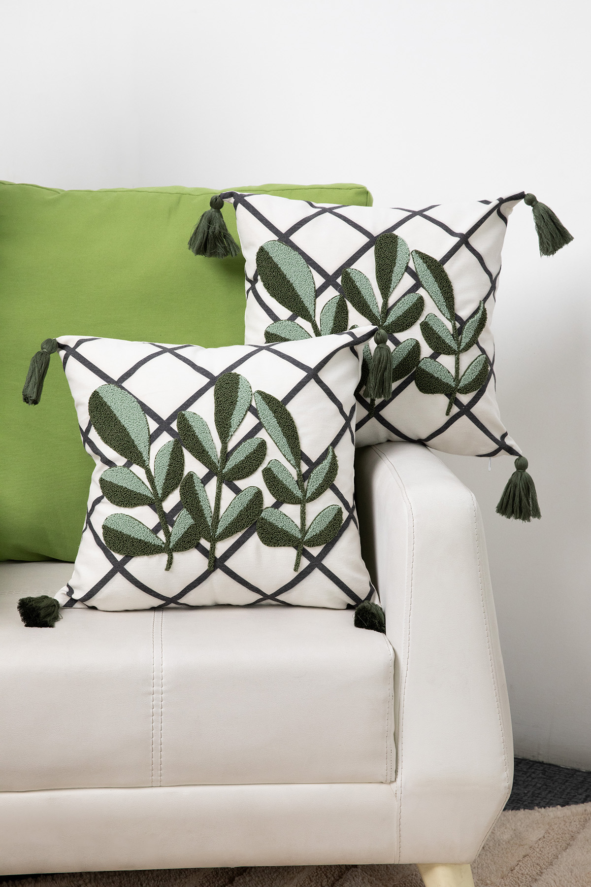 Avis Püsküllü Punch 2li Kırlent Kılıfı 42x42-Yeşil Avis Püsküllü Punch 2li Kırlent Kılıfı 42x42-Yeşil