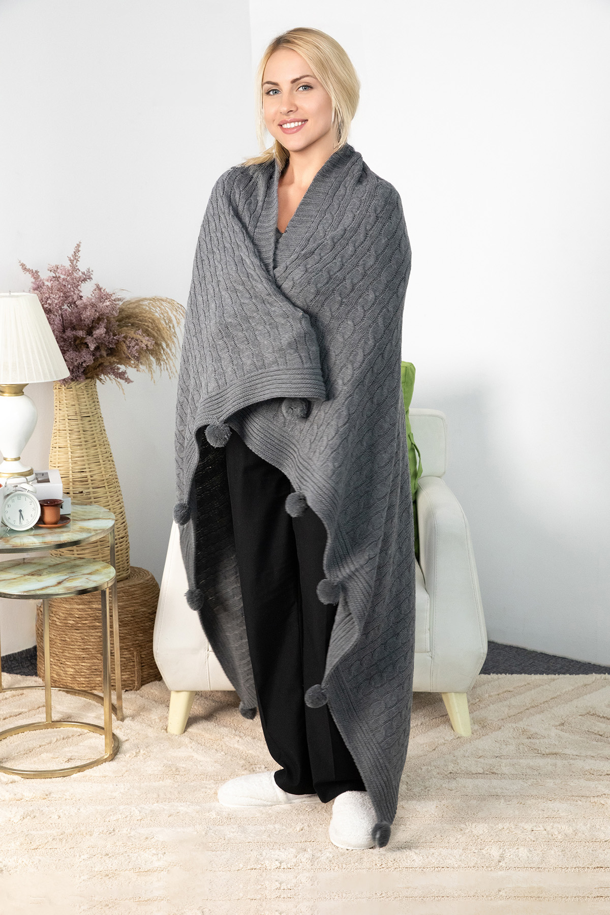 Biocotton Triko Ponponlu Tv Battaniyesi - Antrasit Biocotton Triko Ponponlu Tv Battaniyesi - Antrasit