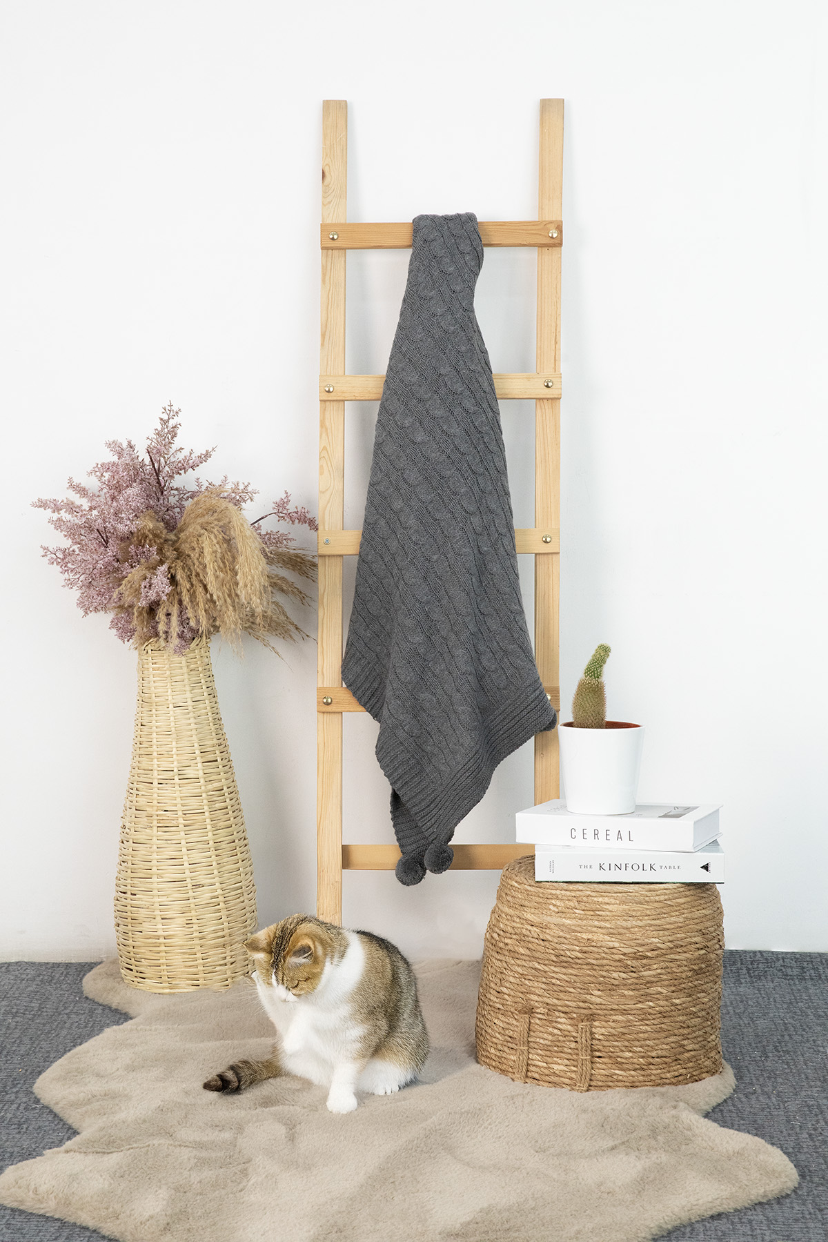 Biocotton Triko Ponponlu Tv Battaniyesi - Antrasit Biocotton Triko Ponponlu Tv Battaniyesi - Antrasit