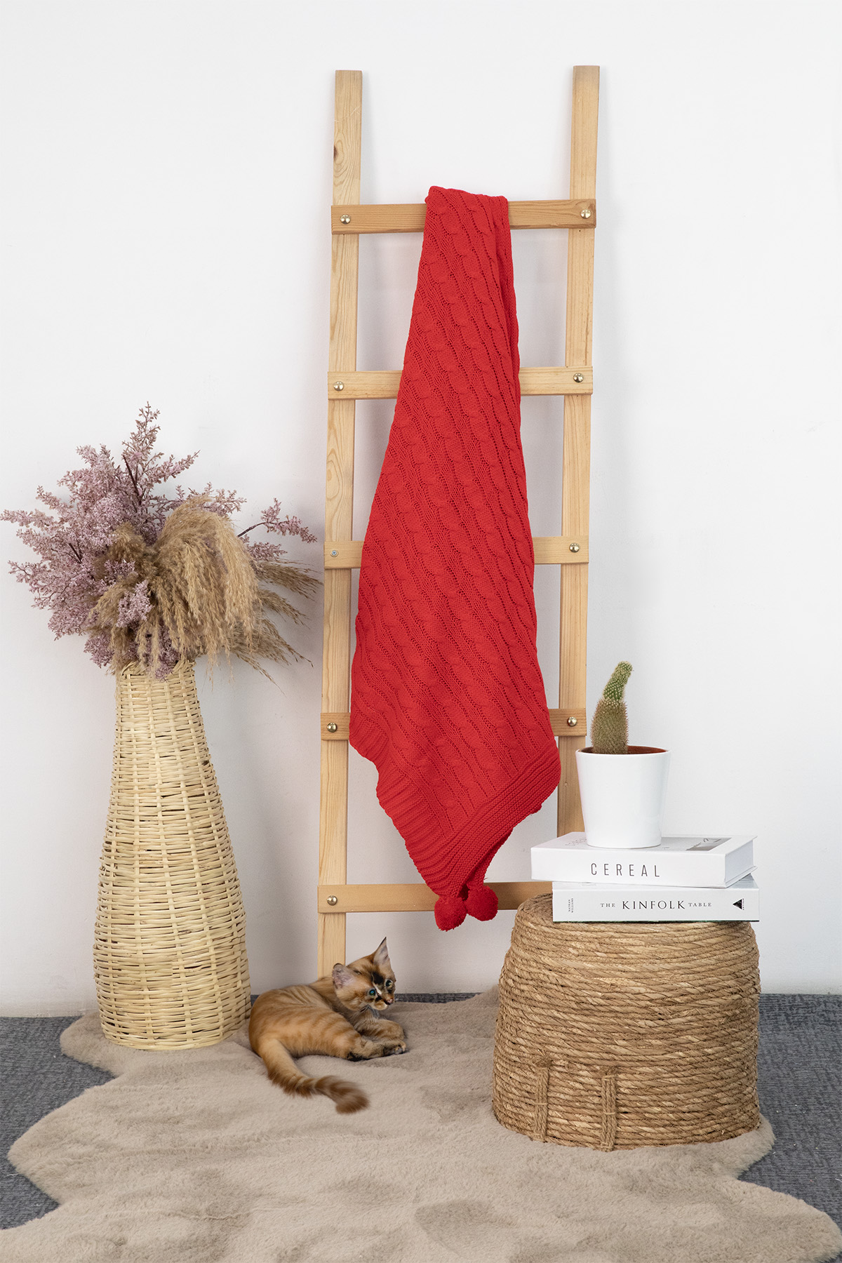 Biocotton Triko Ponponlu Tv Battaniyesi - Kırmızı Biocotton Triko Ponponlu Tv Battaniyesi - Kırmızı