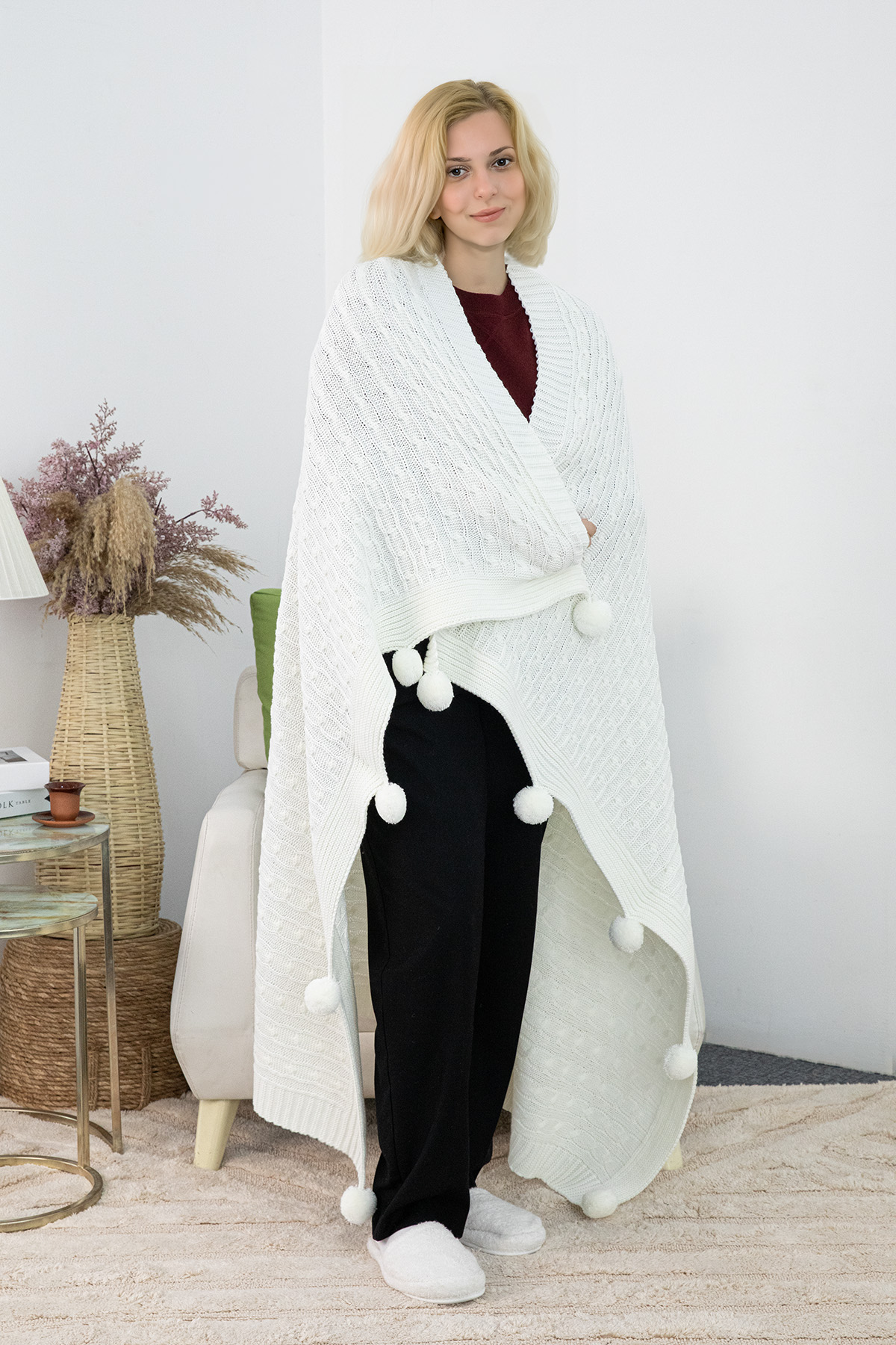 Biocotton Triko Ponponlu Tv Battaniyesi - Krem Biocotton Triko Ponponlu Tv Battaniyesi - Krem