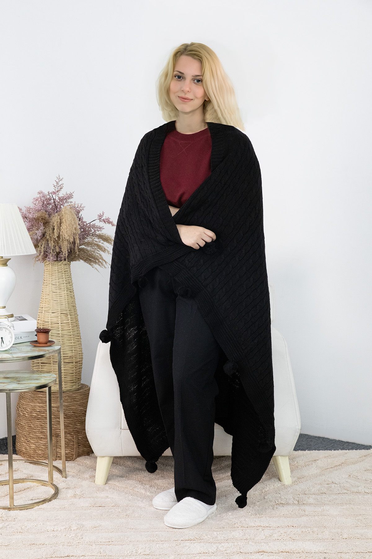 Biocotton Triko Ponponlu Tv Battaniyesi - Siyah Biocotton Triko Ponponlu Tv Battaniyesi - Siyah