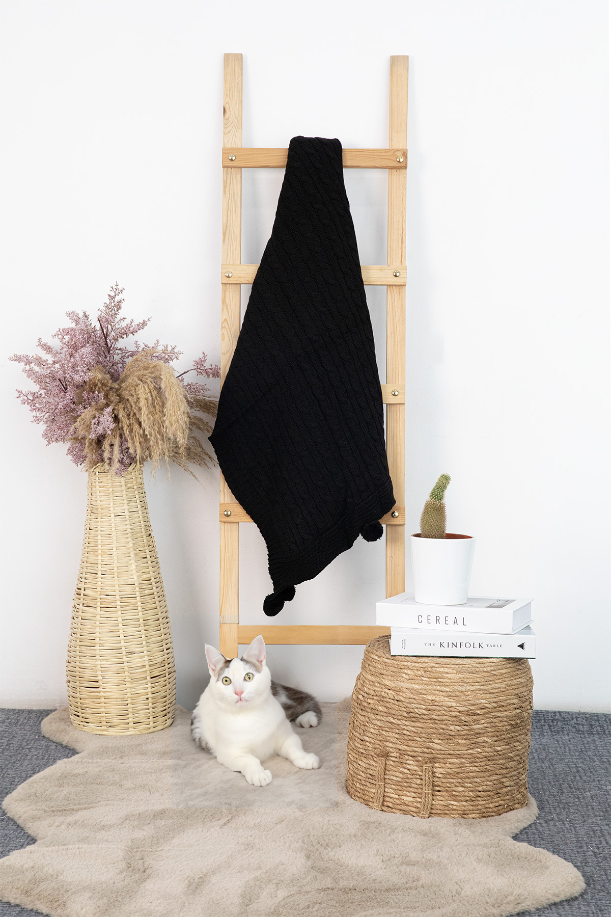 Biocotton Triko Ponponlu Tv Battaniyesi - Siyah Biocotton Triko Ponponlu Tv Battaniyesi - Siyah