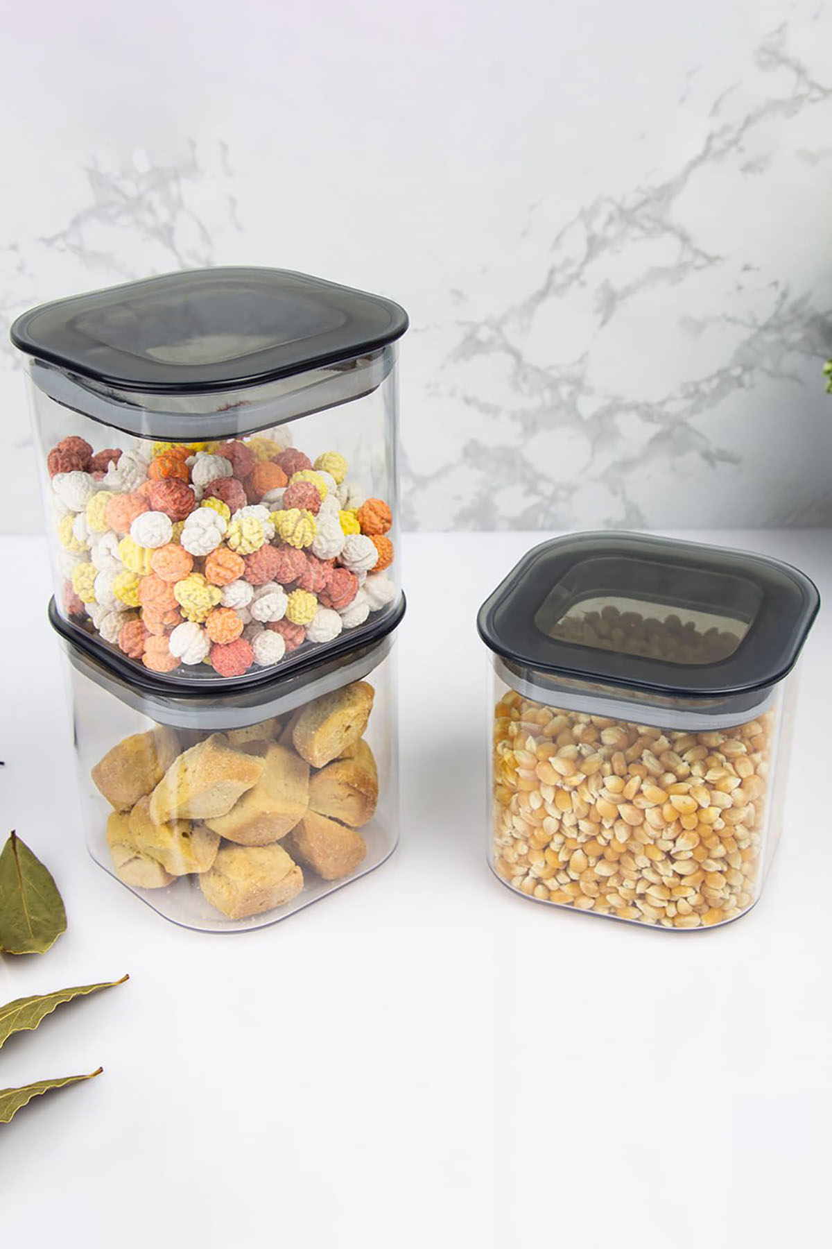 DecoBella 3'lü 0.5 L Kare Erzak Kabı Seti 50874 - Şeffaf DecoBella 3'lü 0.5 L Kare Erzak Kabı Seti 50874 - Şeffaf