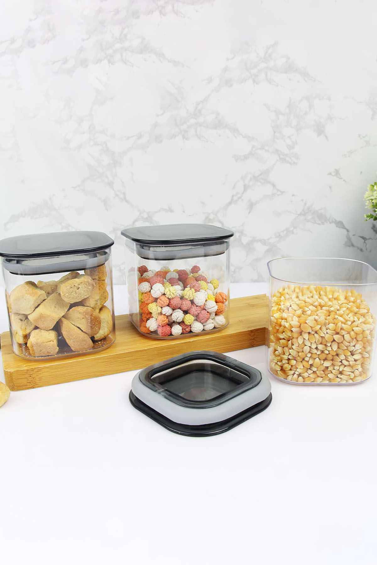 DecoBella 3'lü 0.5 L Kare Erzak Kabı Seti 50874 - Şeffaf DecoBella 3'lü 0.5 L Kare Erzak Kabı Seti 50874 - Şeffaf