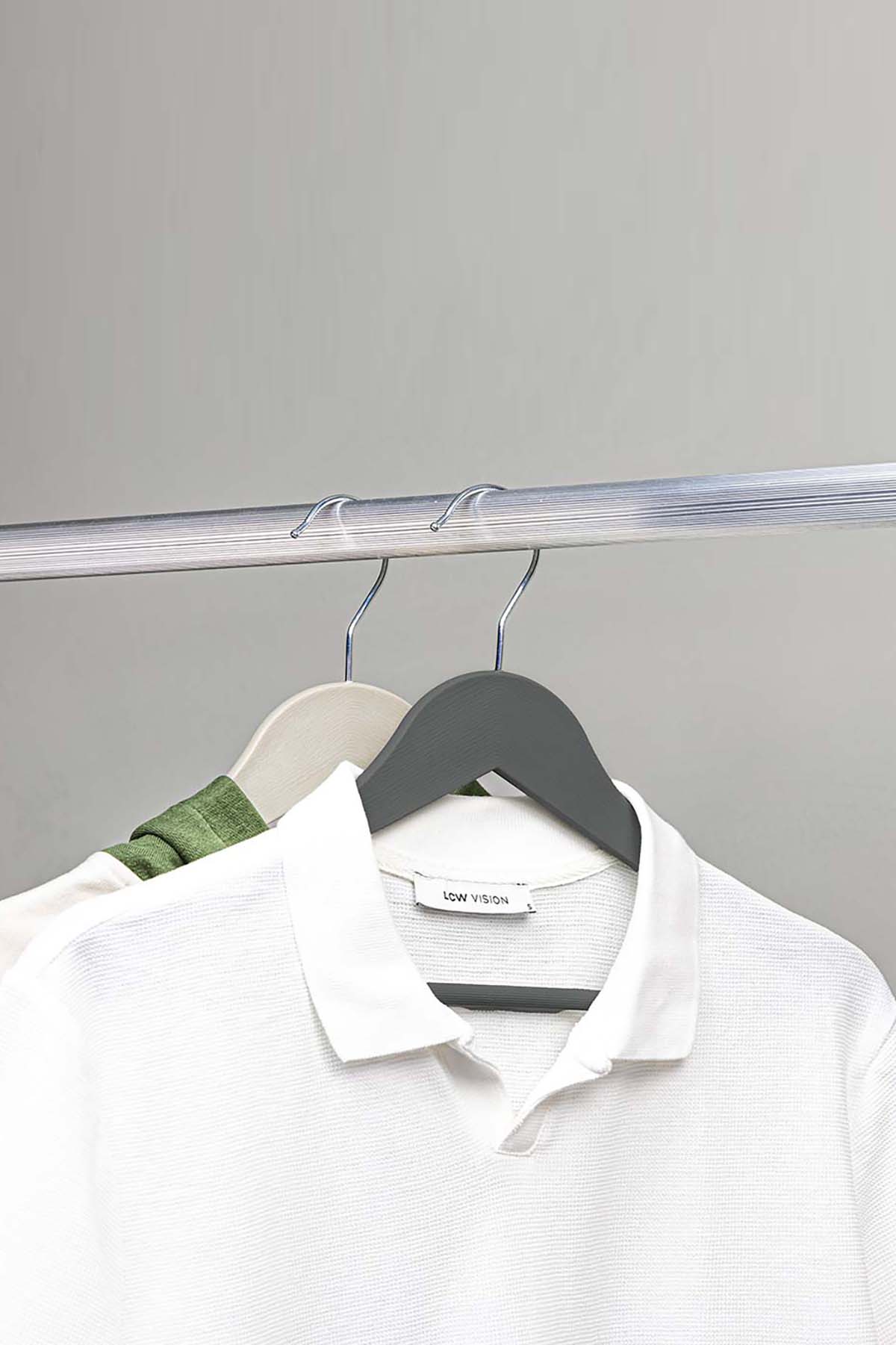 DecoBella 3'lü Ahşap Görünümlü Plastik Askı 50617 - Antrasit DecoBella 3'lü Ahşap Görünümlü Plastik Askı 50617 - Antrasit