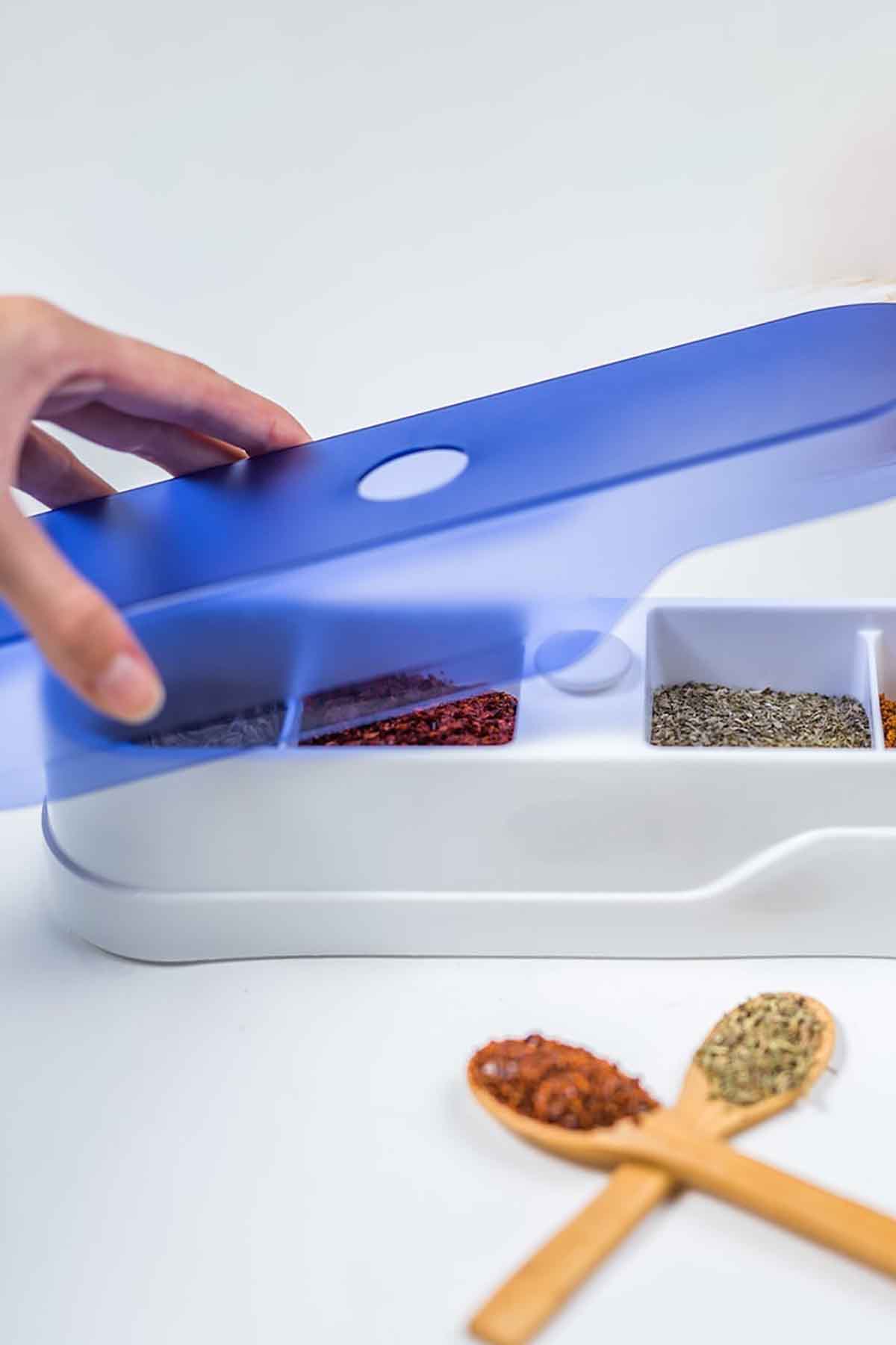 DecoBella 4 Gözlü Baharatlık 81136 - Beyaz DecoBella 4 Gözlü Baharatlık 81136 - Beyaz