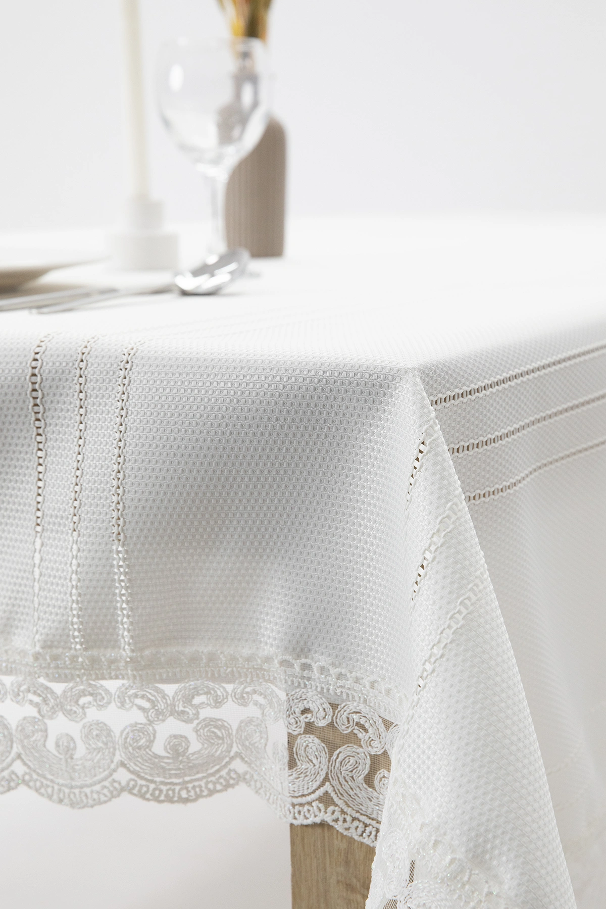 Defne Leke Tutmaz Masa Örtüsü 160x220 - Krem Defne Leke Tutmaz Masa Örtüsü 160x220 - Krem