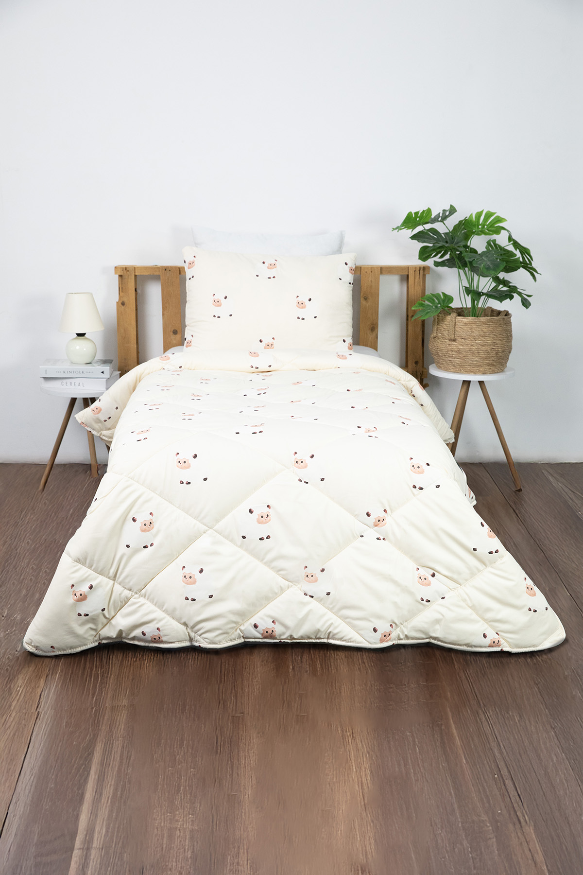 Dolly Boncuk Yün İçerikli Yıkanabilir Yorgan Ve Yastık Seti - Krem Dolly Boncuk Yün İçerikli Yıkanabilir Yorgan Ve Yastık Seti - Krem