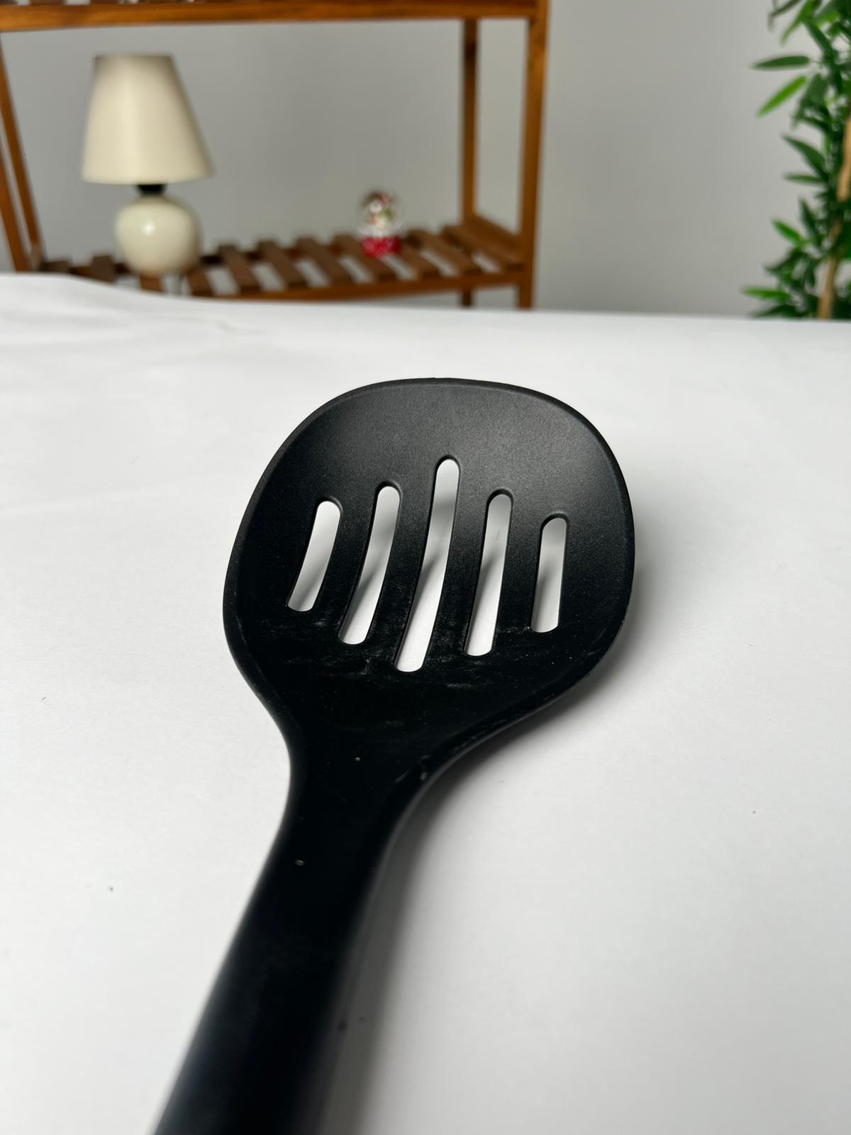 Favora 2li Ahşap Saplı Kepçe ve Spatula Seti - Siyah Favora 2li Ahşap Saplı Kepçe ve Spatula Seti - Siyah