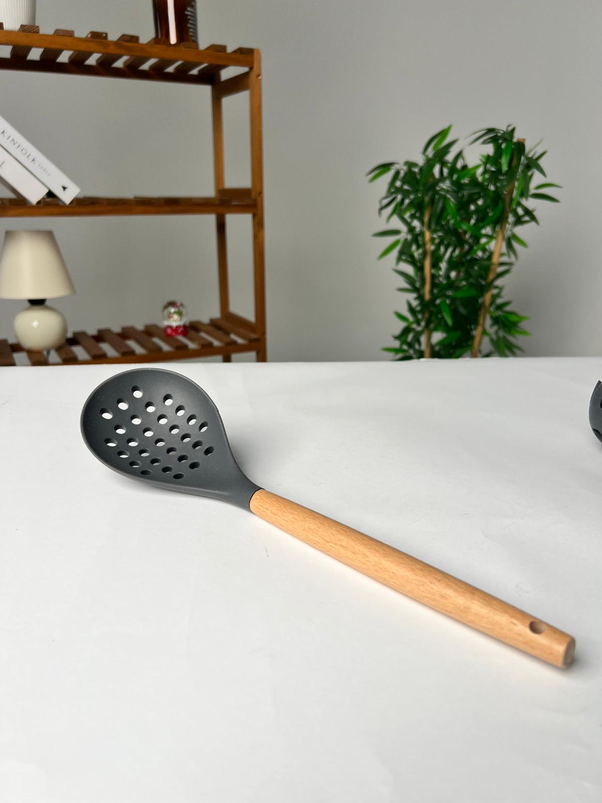 Favora 7'li Bambu Saplı Silikon Servis Seti - Gri