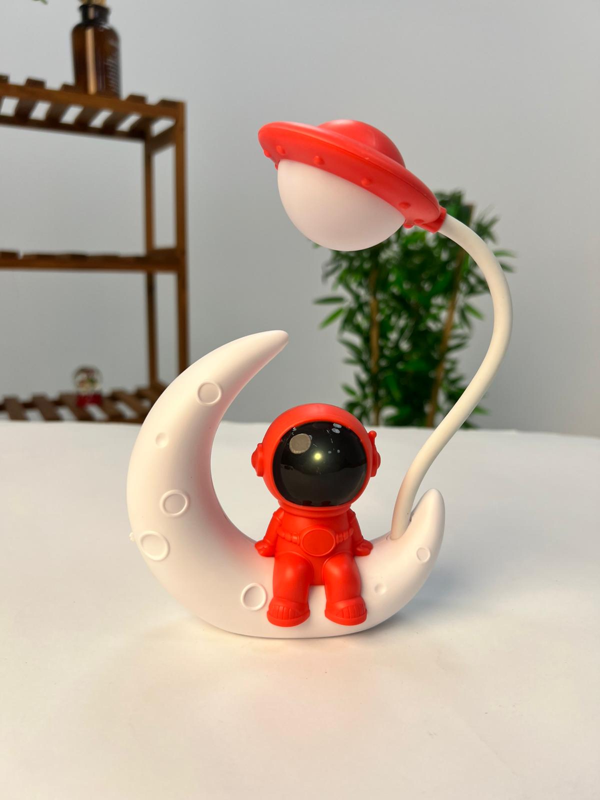 Favora Astronot Masa Üstü Çocuk Lambasi - Kırmızı Favora Astronot Masa Üstü Çocuk Lambasi - Kırmızı