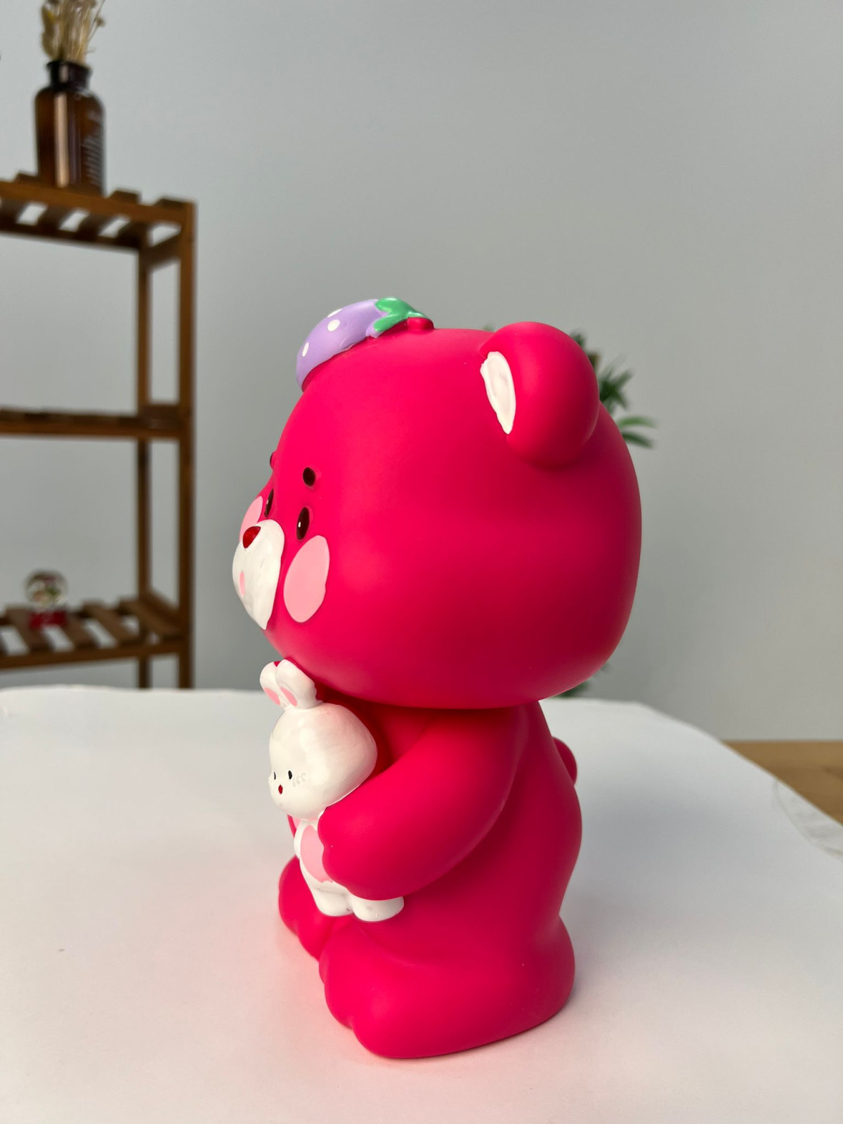 Favora Çilekli Ayıcık Kumbara - Koyu Pembe Favora Çilekli Ayıcık Kumbara - Koyu Pembe