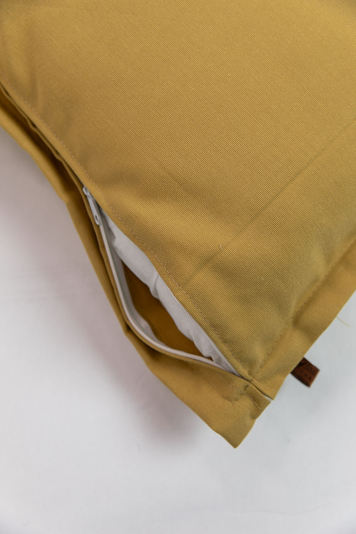 Favora Lino Kırlent 43x43 cm - Yağ Yeşili Favora Lino Kırlent 43x43 cm - Yağ Yeşili