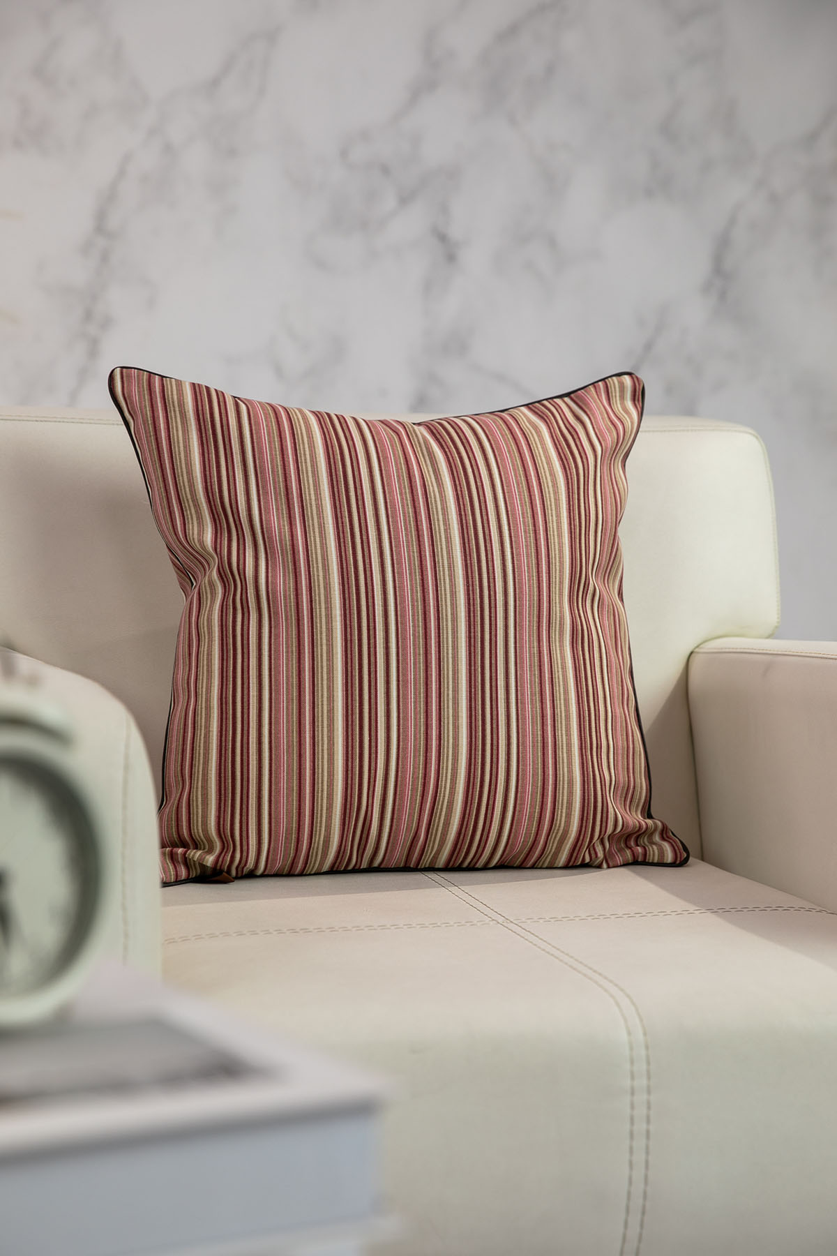 Favora Molira Kırlent 43x43 cm - Pembe Favora Molira Kırlent 43x43 cm - Pembe