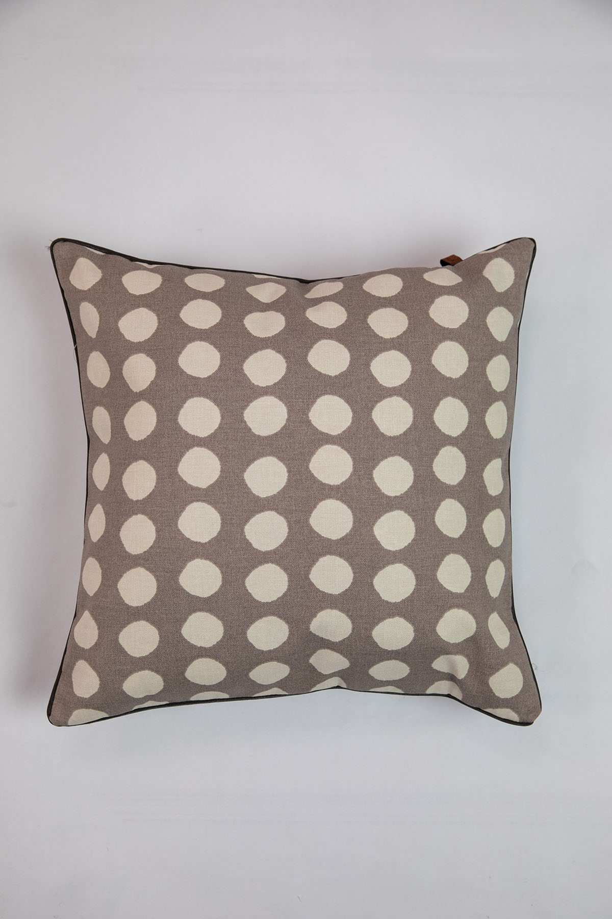 Favora Puantiyeli Kırlent 43x43 Cm - Kahve