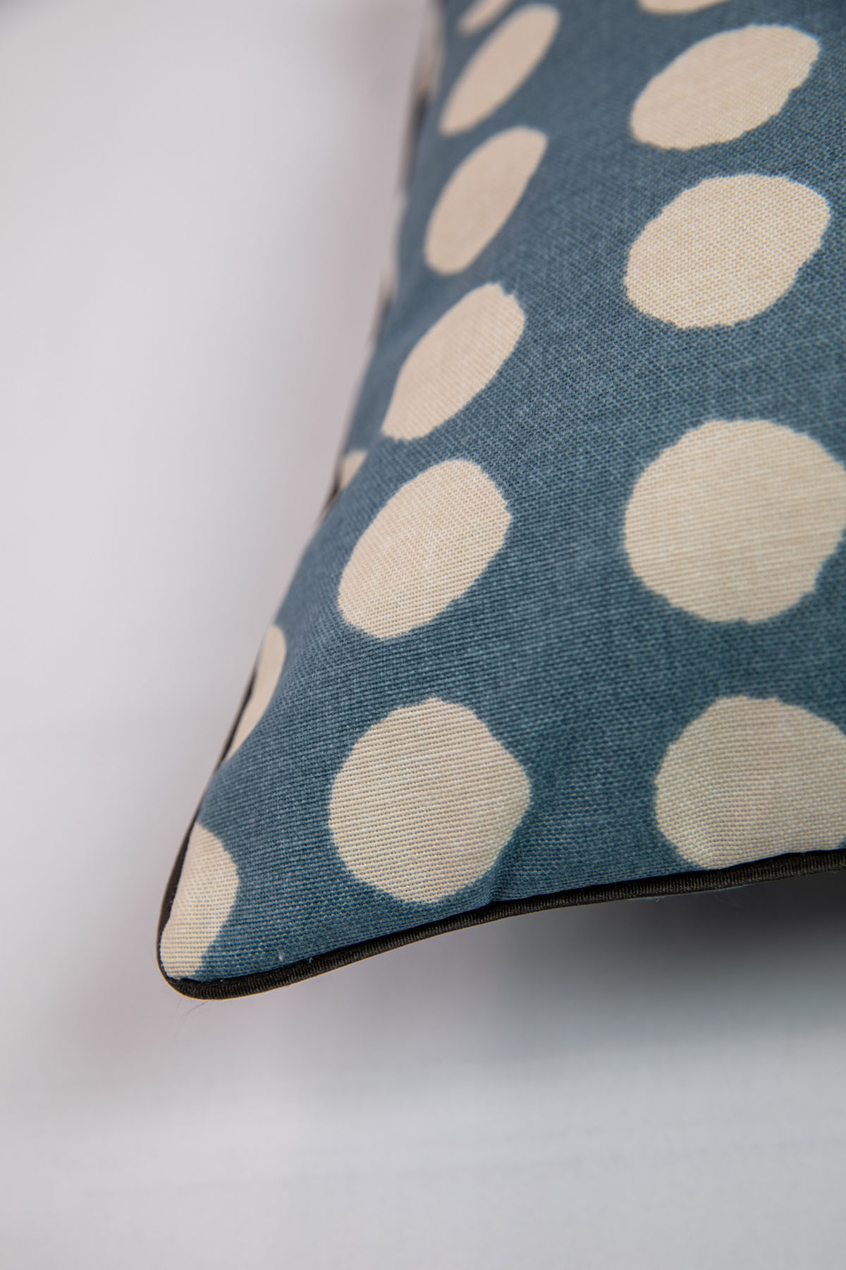 Favora Puantiyeli Kırlent 43x43 cm - Mavi