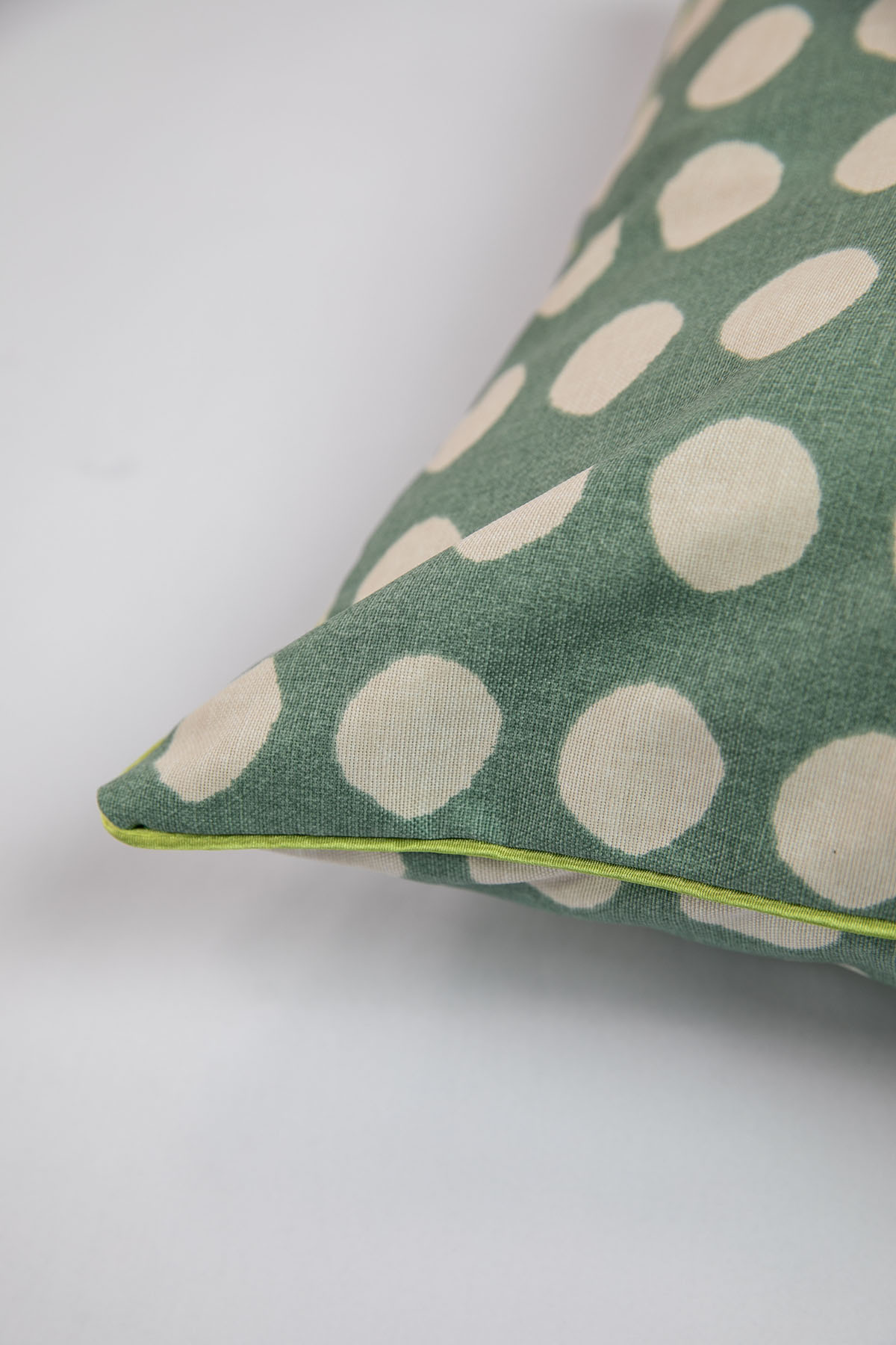 Favora Puantiyeli Kırlent 43x43 cm - Yeşil