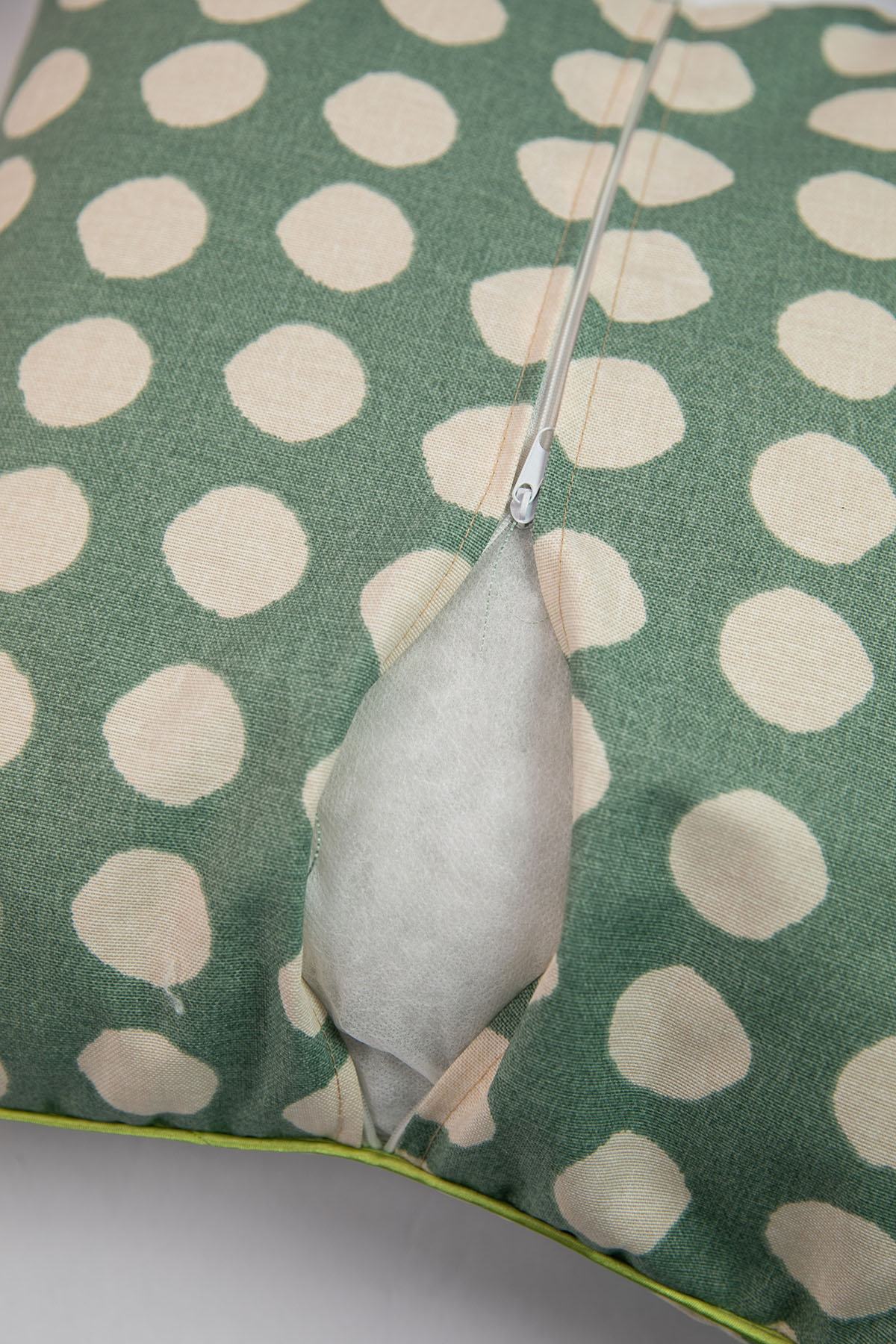 Favora Puantiyeli Kırlent 43x43 cm - Yeşil