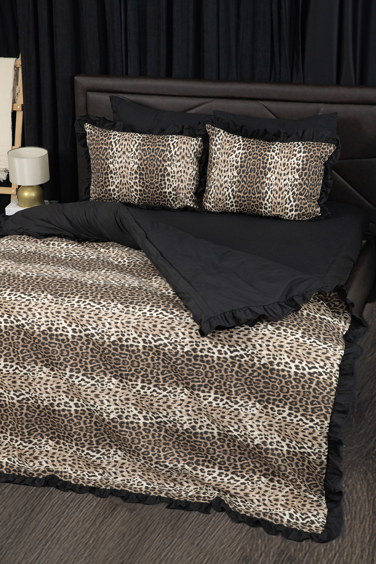 Fırfırlı Leopar Desenli Lastikli Çarşaflı Çift Kişilik Nevresim Takımı Fırfırlı Leopar Desenli Lastikli Çarşaflı Çift Kişilik Nevresim Takımı