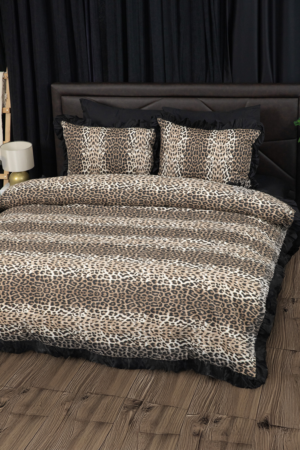 Fırfırlı Leopar Desenli Lastikli Çarşaflı Çift Kişilik Nevresim Takımı Fırfırlı Leopar Desenli Lastikli Çarşaflı Çift Kişilik Nevresim Takımı