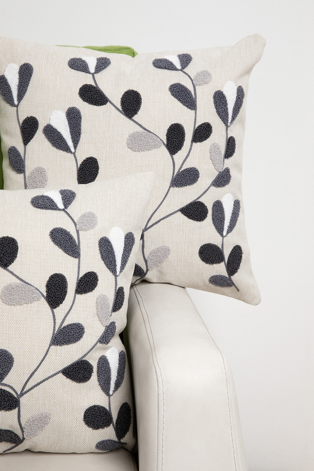 Flower Keten Punch Nakışlı 2'li Kırlent Kılıfı 42x42 - Antrasit Flower Keten Punch Nakışlı 2'li Kırlent Kılıfı 42x42 - Antrasit