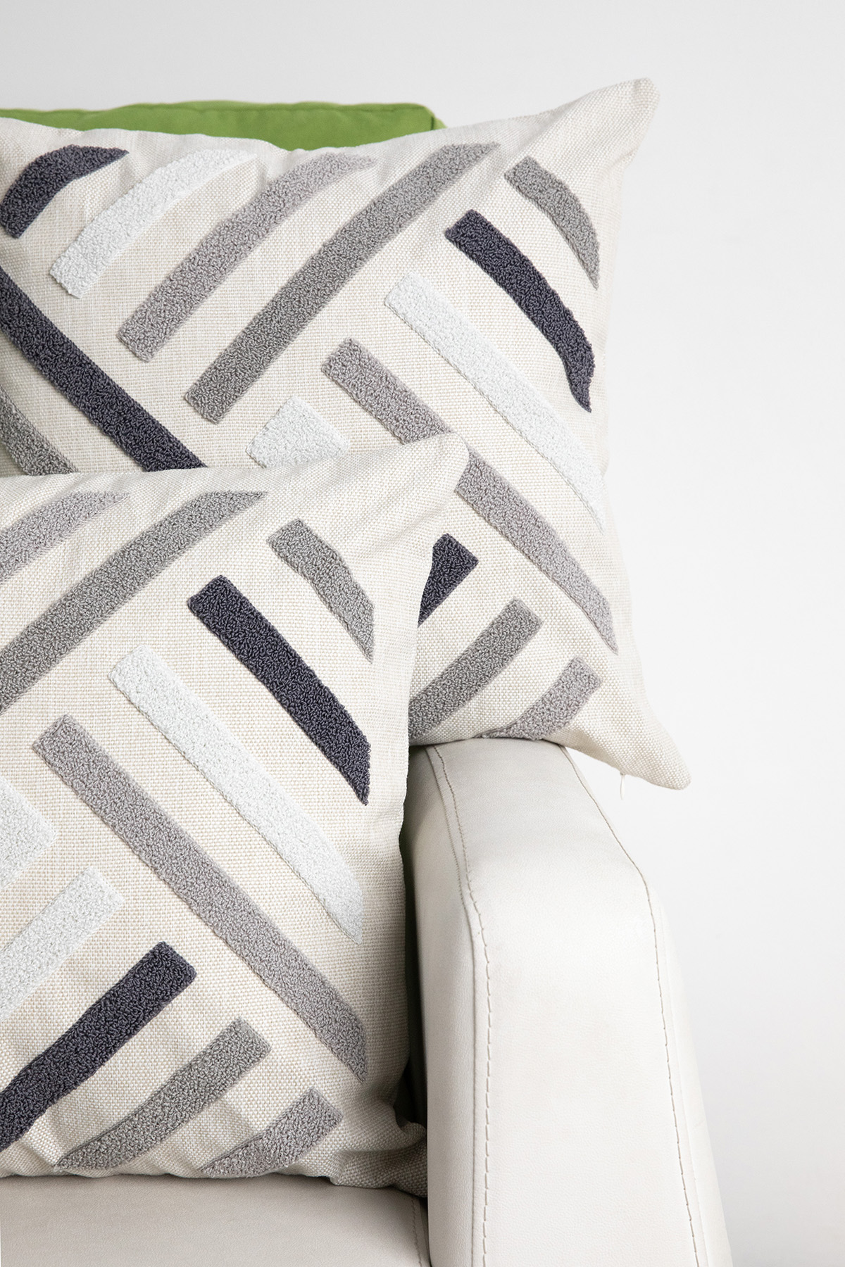 Geometrik Keten Punch Nakışlı 2'li Kırlent Kılıfı 42x42 - Gri Geometrik Keten Punch Nakışlı 2'li Kırlent Kılıfı 42x42 - Gri