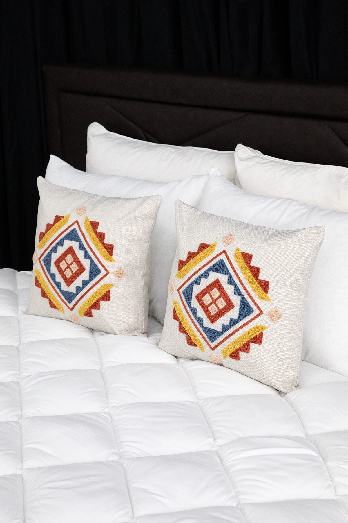 Geometrik Keten Punch Nakışlı 2'li Kırlent Kılıfı 42x42 - Kiremit Geometrik Keten Punch Nakışlı 2'li Kırlent Kılıfı 42x42 - Kiremit