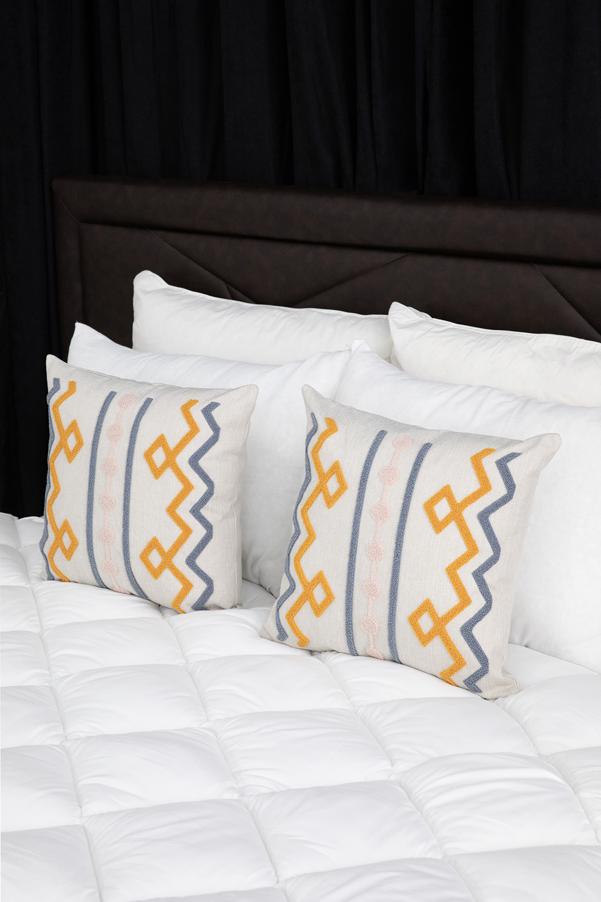 Geometrik Keten Punch Nakışlı 2'li Kırlent Kılıfı 42x42 - Turuncu Geometrik Keten Punch Nakışlı 2'li Kırlent Kılıfı 42x42 - Turuncu