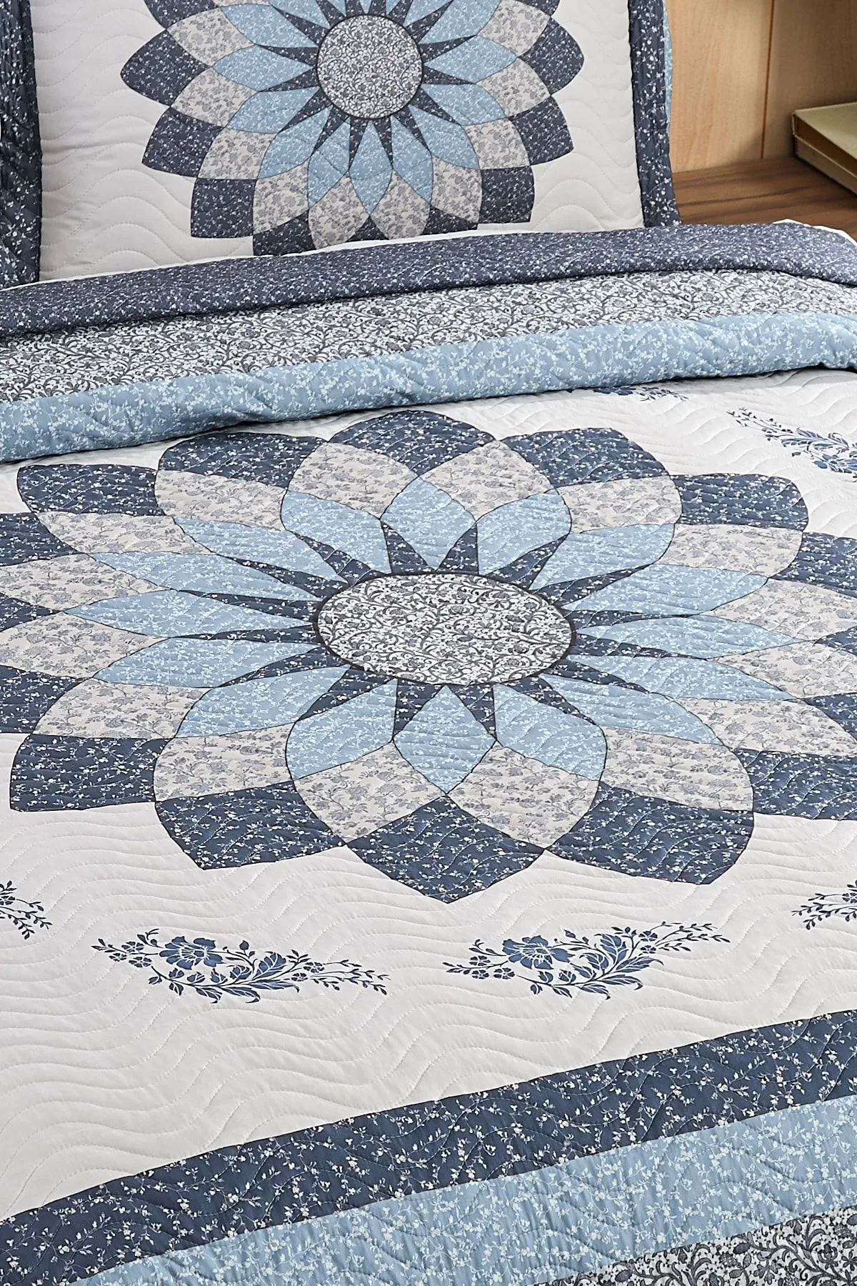 Gloria Çift Kişilik Kapitone Yatak Örtüsü Takımı - Mavi Gloria Çift Kişilik Kapitone Yatak Örtüsü Takımı - Mavi