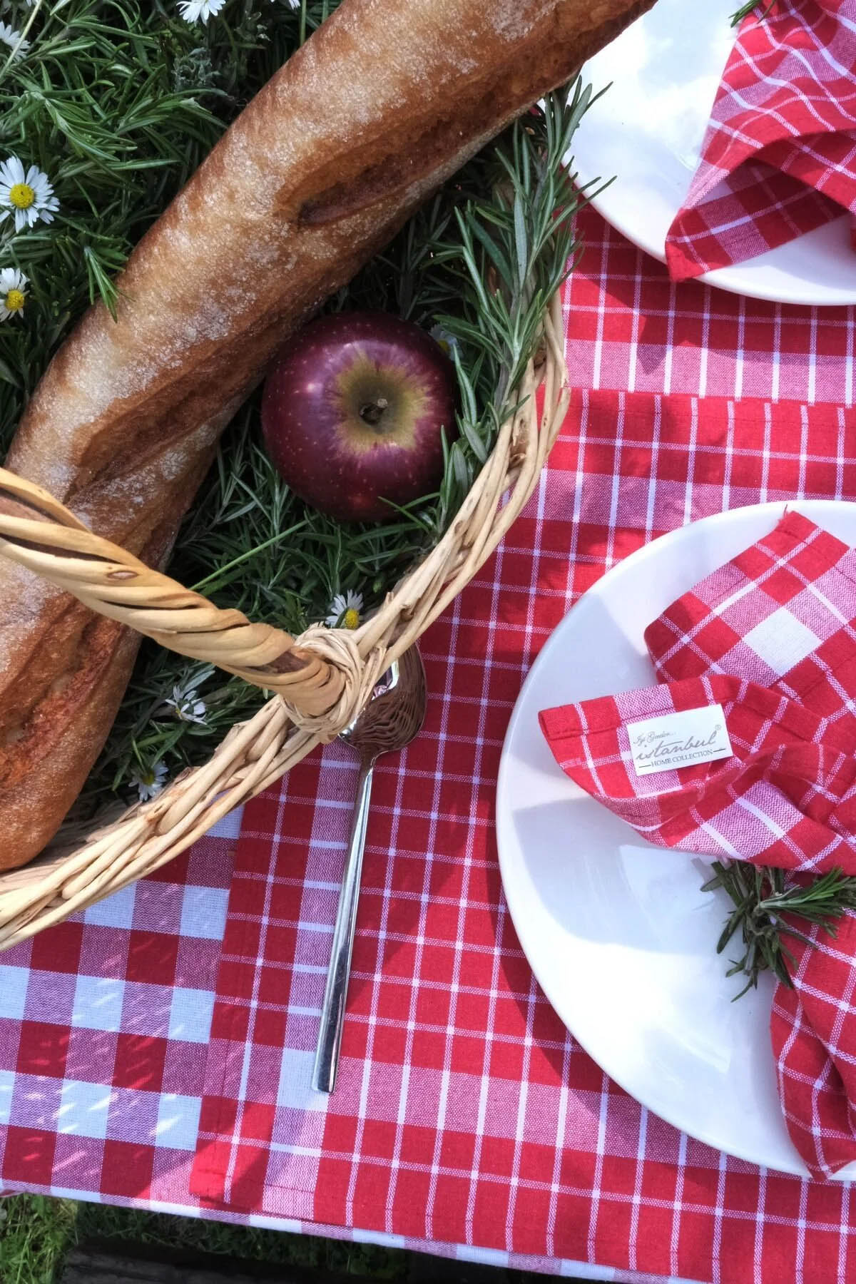 İyi Geceler %100 Pamuklu Happy Days Minimal Doğal Ahşap Ekmek Sepetli Sofra Ve Piknik Seti 7 Parça - Kırmızı