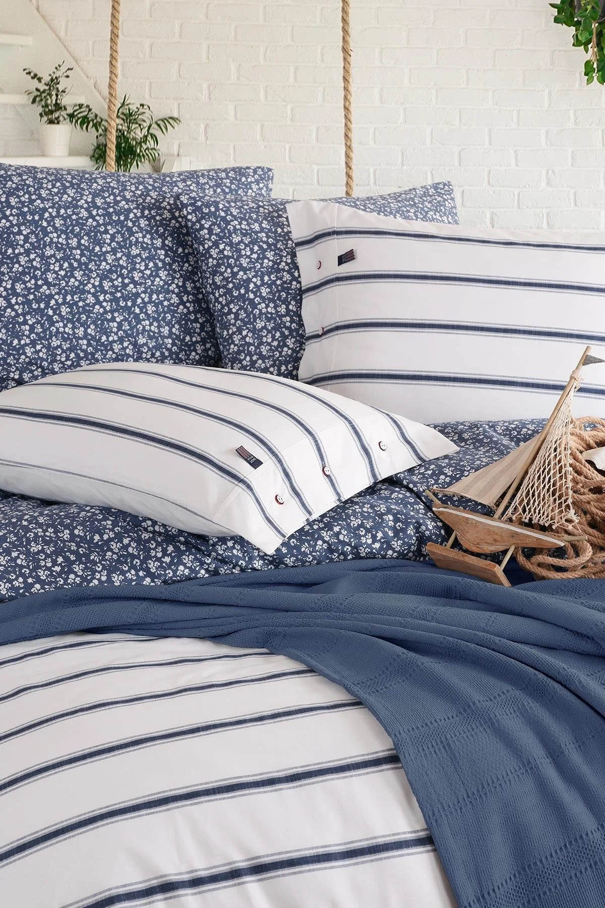 İyi Geceler Blue Marine Çift Kişilik Nevresimli Pike Takımı - Breezy İndigo