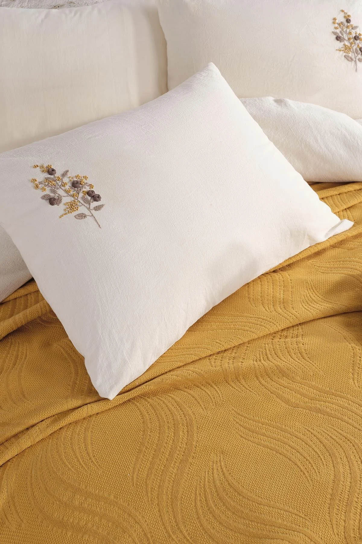 İyi Geceler Royal Crest Çift Kişilik Nevresimli Pike Takımı - Hardal