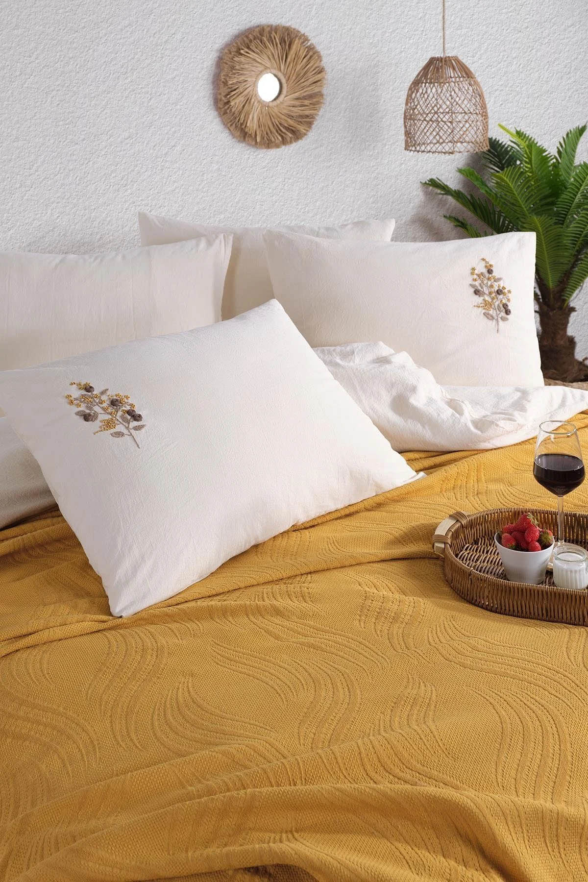 İyi Geceler Royal Crest Çift Kişilik Nevresimli Pike Takımı - Hardal