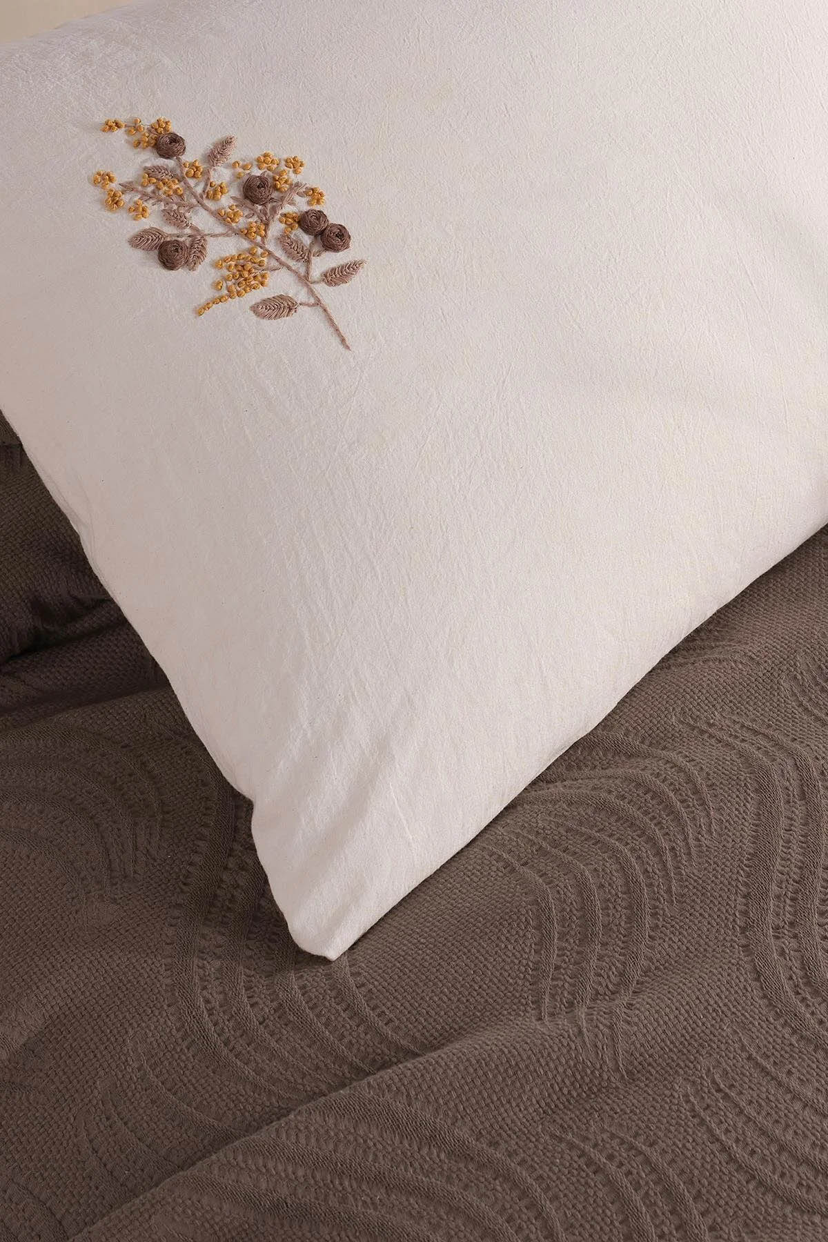 İyi Geceler Royal Crest Çift Kişilik Nevresimli Pike Takımı - Kahve