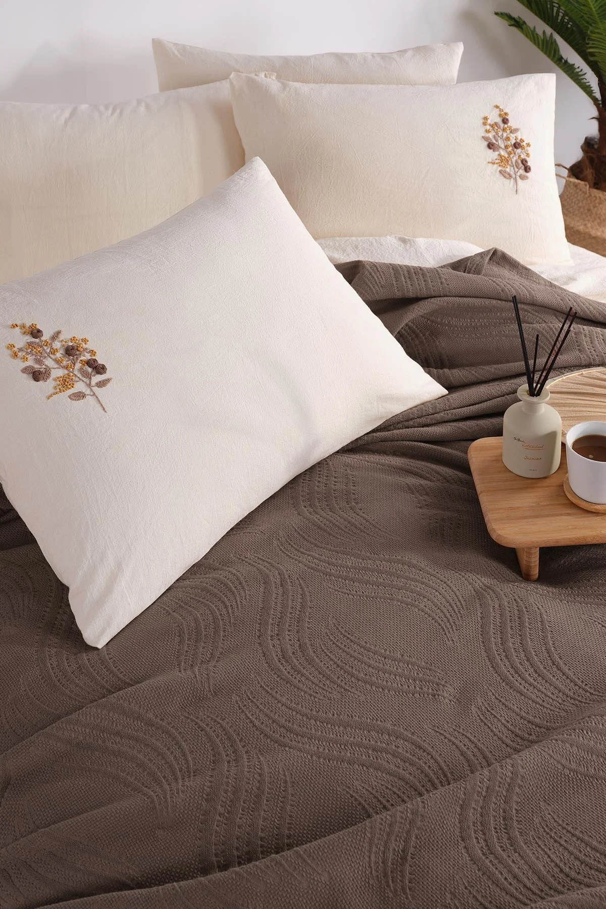 İyi Geceler Royal Crest Çift Kişilik Nevresimli Pike Takımı - Kahve