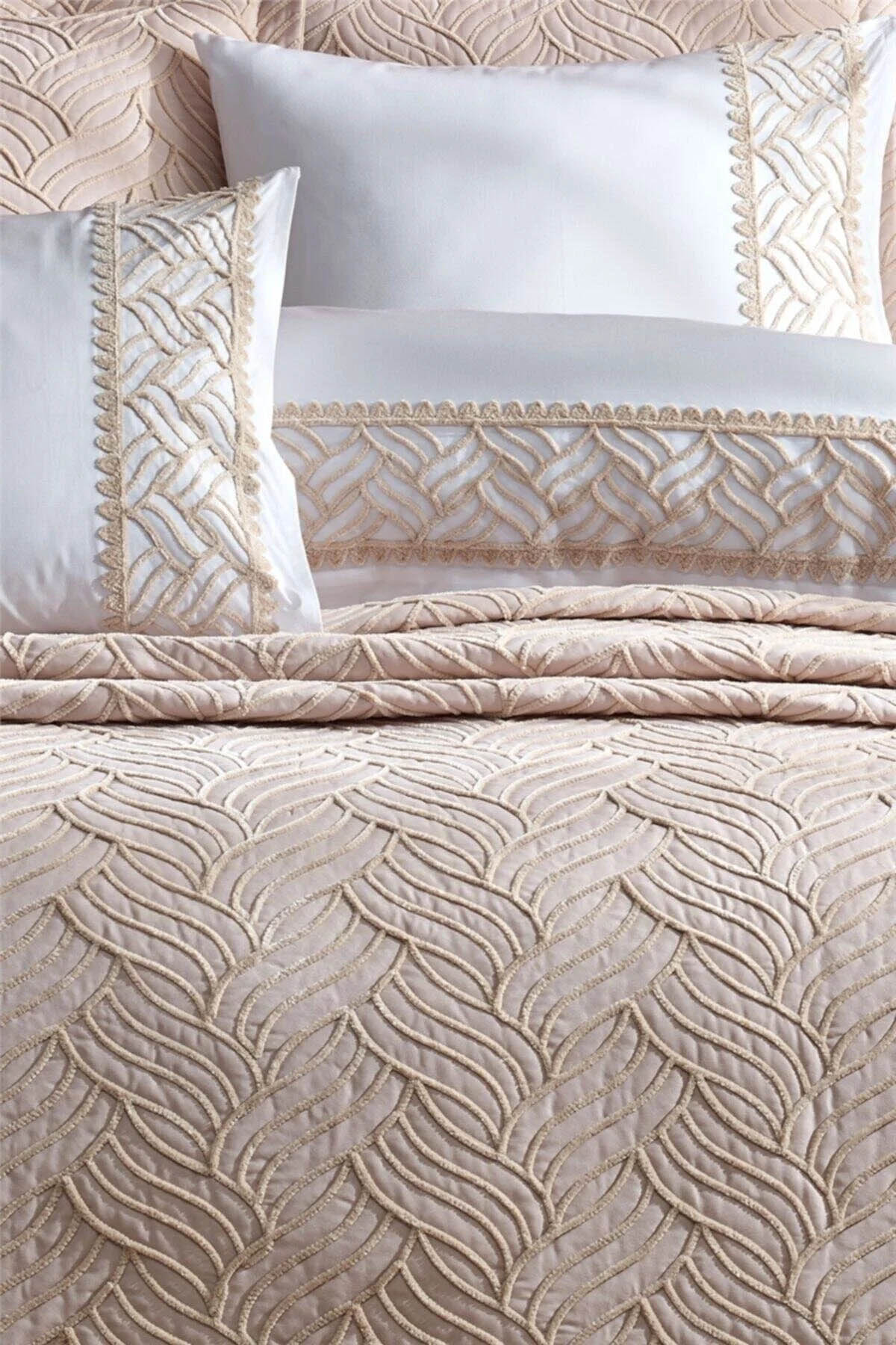 İyi Geceler Tallia Çift Kişilik Yatak Örtüsü - Bej İyi Geceler Tallia Çift Kişilik Yatak Örtüsü - Bej