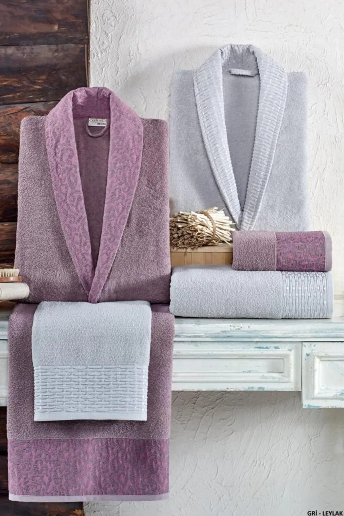 Kristal Dream Jakarlı 6 Parça Aile Bornoz Takımı - Gri - Leylak Kristal Dream Jakarlı 6 Parça Aile Bornoz Takımı - Gri - Leylak