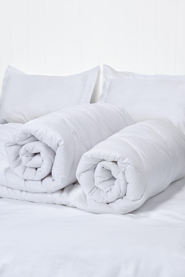 Kristal Tek Kişilik Mikro Yorgan 1 Alana 1 Bedava - Beyaz Kristal Tek Kişilik Mikro Yorgan 1 Alana 1 Bedava - Beyaz