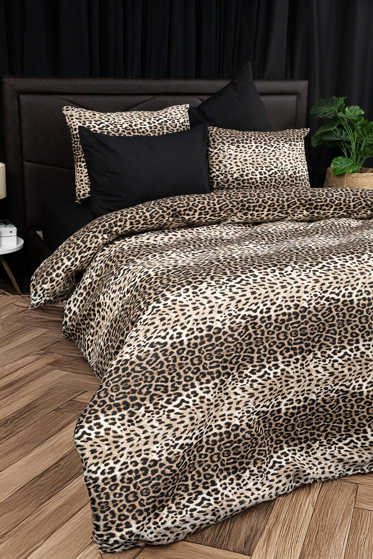 Leopar Desenli Lastikli Çarşaflı Çift Kişilik Nevresim Takımı Leopar Desenli Lastikli Çarşaflı Çift Kişilik Nevresim Takımı