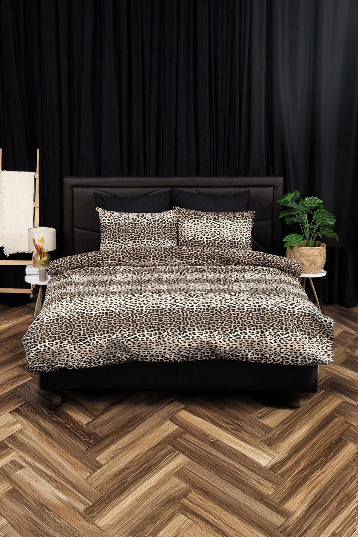 Leopar Desenli Lastikli Çarşaflı Çift Kişilik Nevresim Takımı Leopar Desenli Lastikli Çarşaflı Çift Kişilik Nevresim Takımı