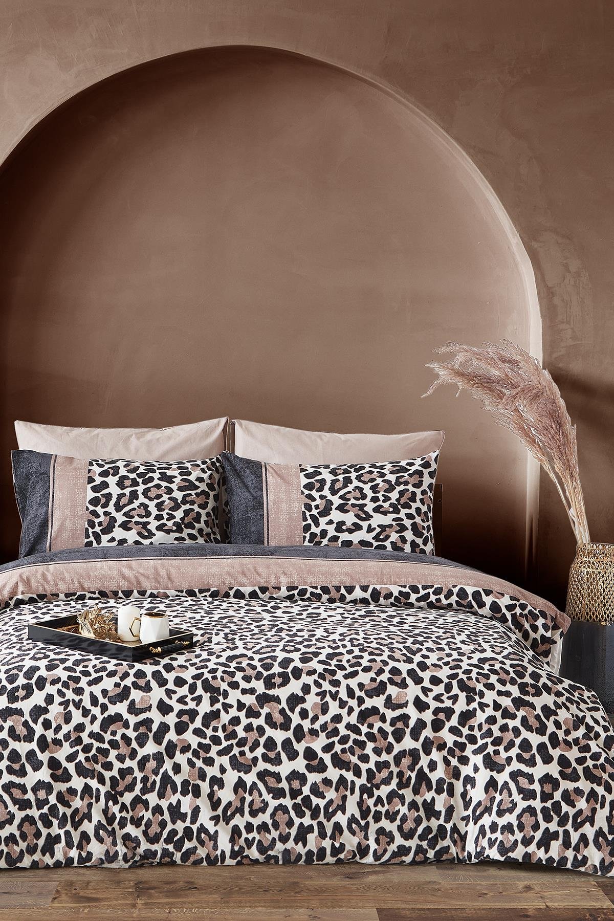 Leopar Leona %100 Pamuk Çift Kişilik Nevresim Takımı - Kahverengi Leopar Leona %100 Pamuk Çift Kişilik Nevresim Takımı - Kahverengi
