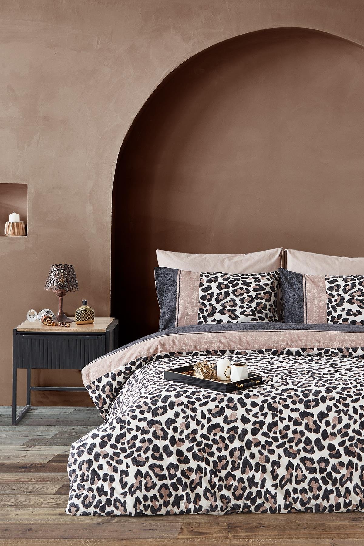 Leopar Leona %100 Pamuk Çift Kişilik Nevresim Takımı - Kahverengi Leopar Leona %100 Pamuk Çift Kişilik Nevresim Takımı - Kahverengi