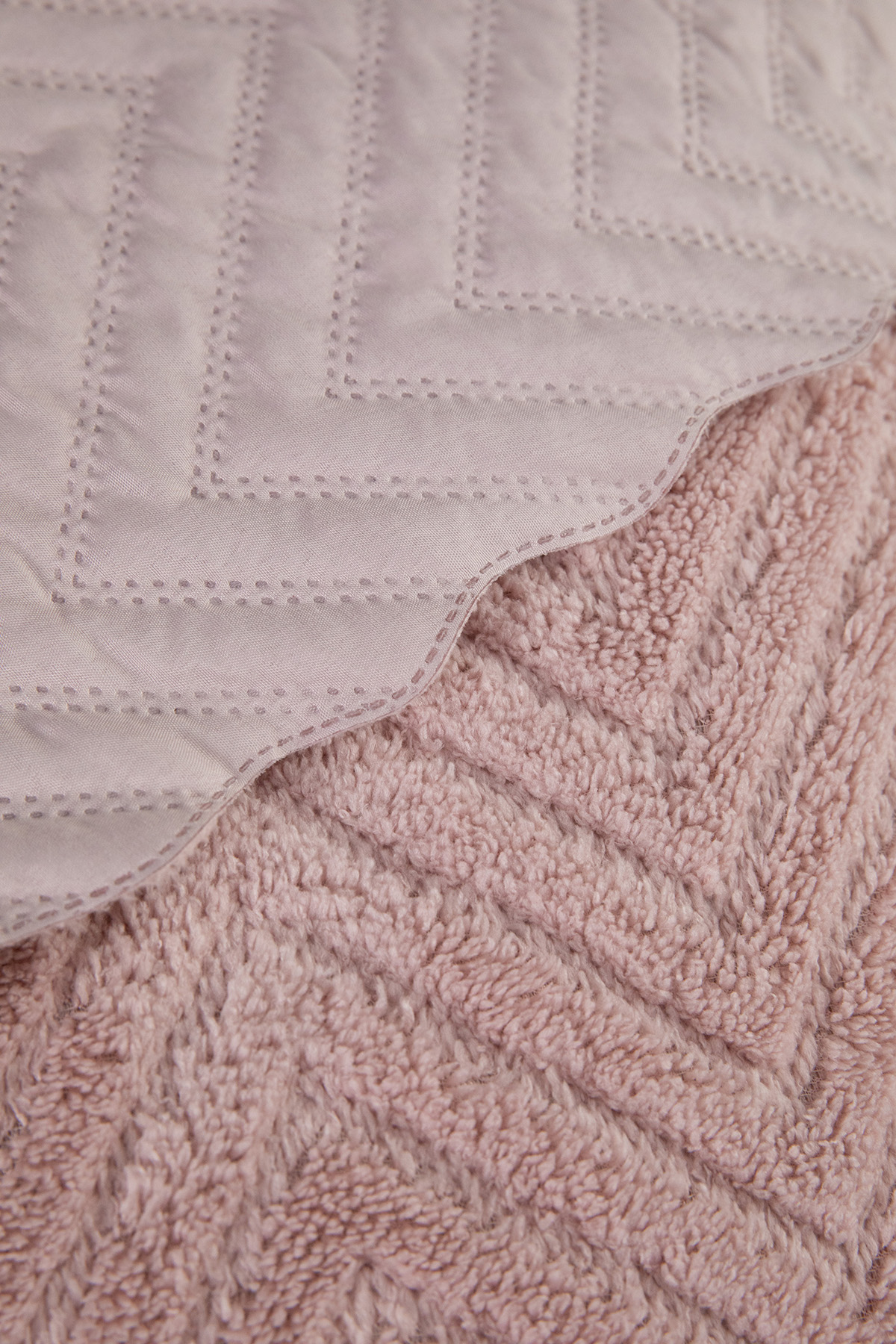 Liena Wellsoft Çift Taraflı 4 Mevsim Çift Kişilik Yatak Örtüsü - Pudra Liena Wellsoft Çift Taraflı 4 Mevsim Çift Kişilik Yatak Örtüsü - Pudra