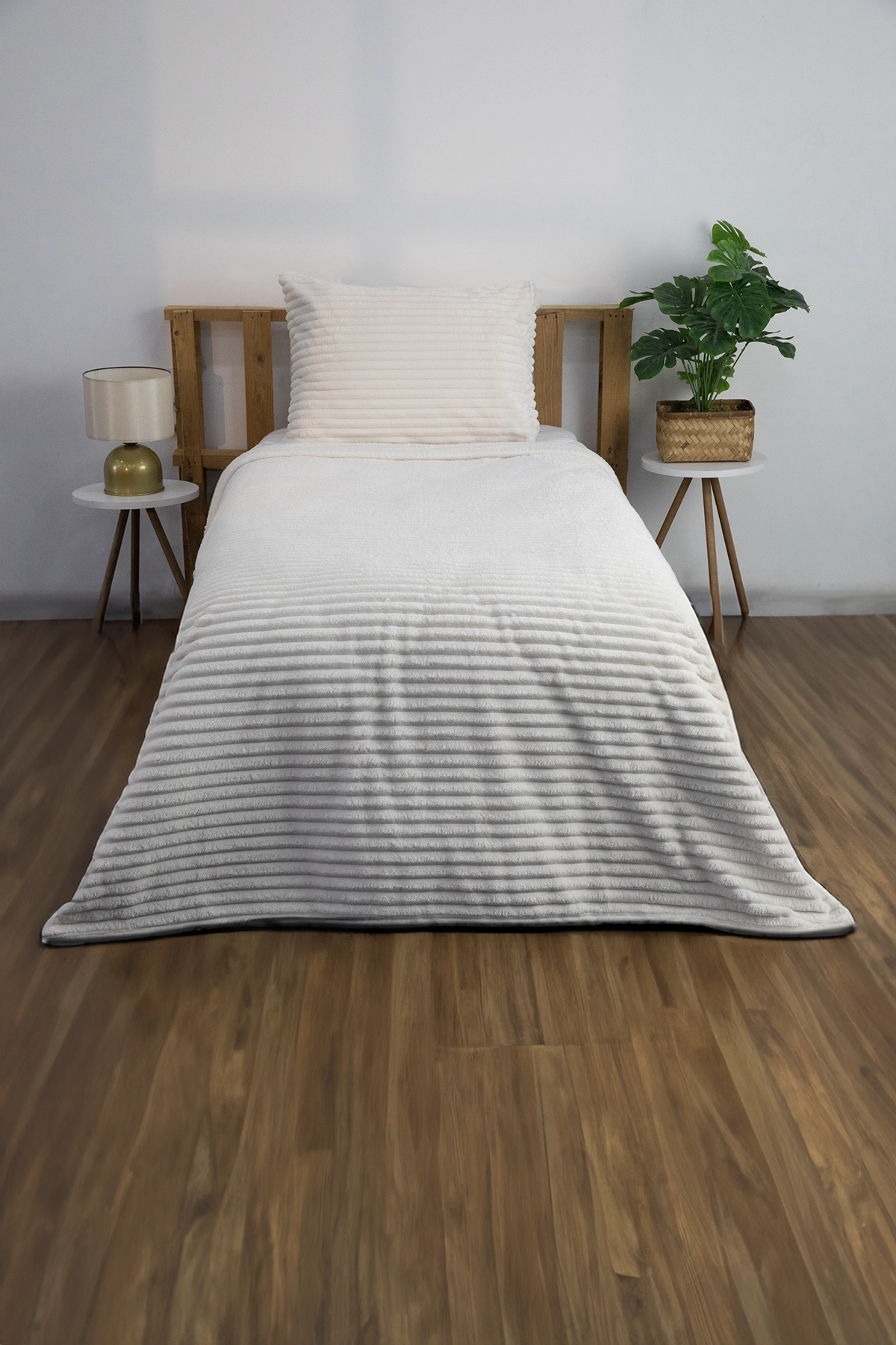 Linda 2 Parça Tek Kişilik Battaniye Seti - Ekru Linda 2 Parça Tek Kişilik Battaniye Seti - Ekru